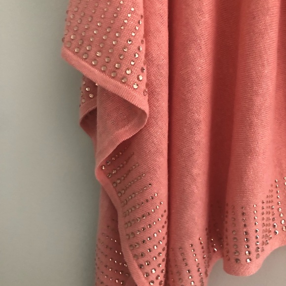 NWT linen light weight shawl or poncho . - Picture 4 of 9